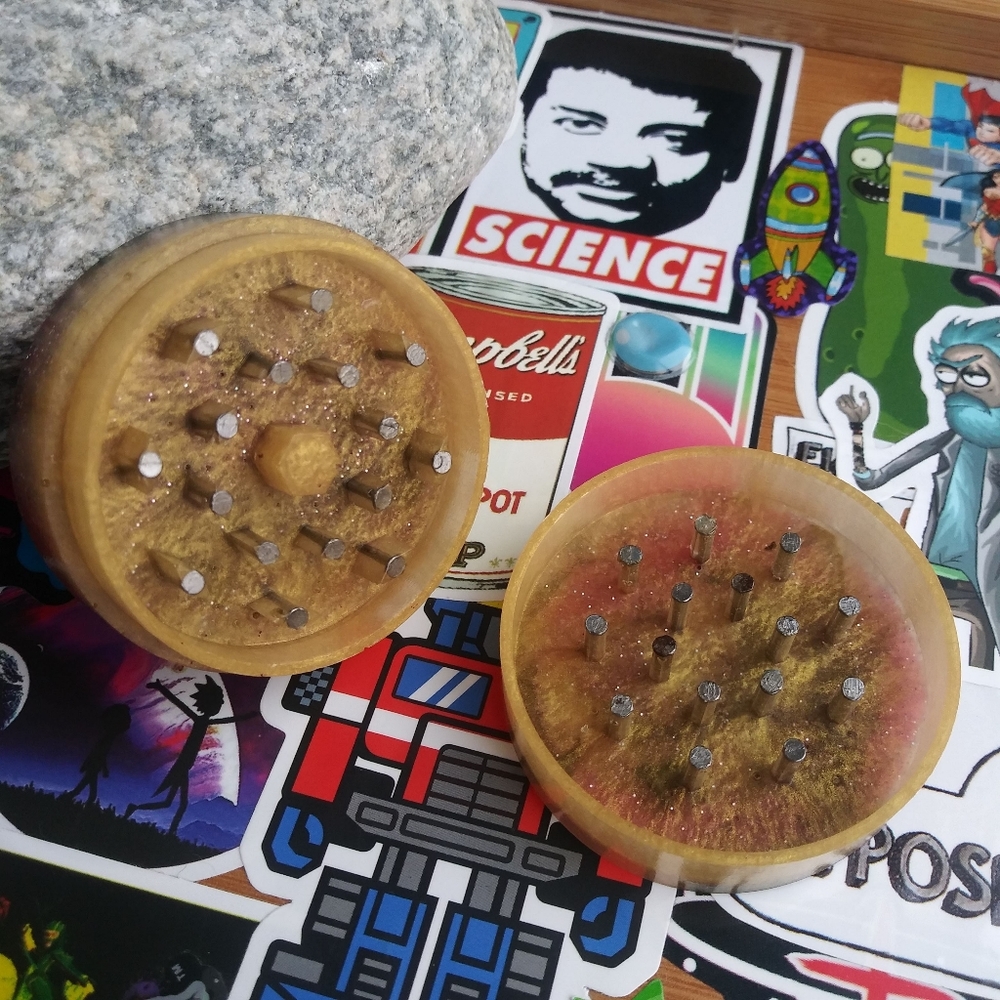 Spice Grinder Epoxy Resin Art 420 Bud Flower Grinders Handmade Pocket - Picture 2 of 16